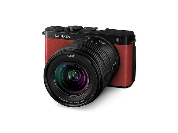 Panasonic LUMIX S9 red + Lumix 20-60mm f/3.5-5.62