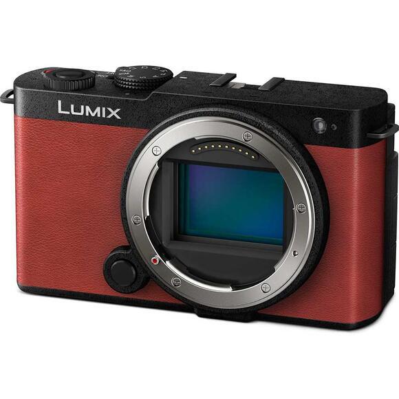 Panasonic LUMIX S9 red + Lumix 18-40mm f/4.5-6.33